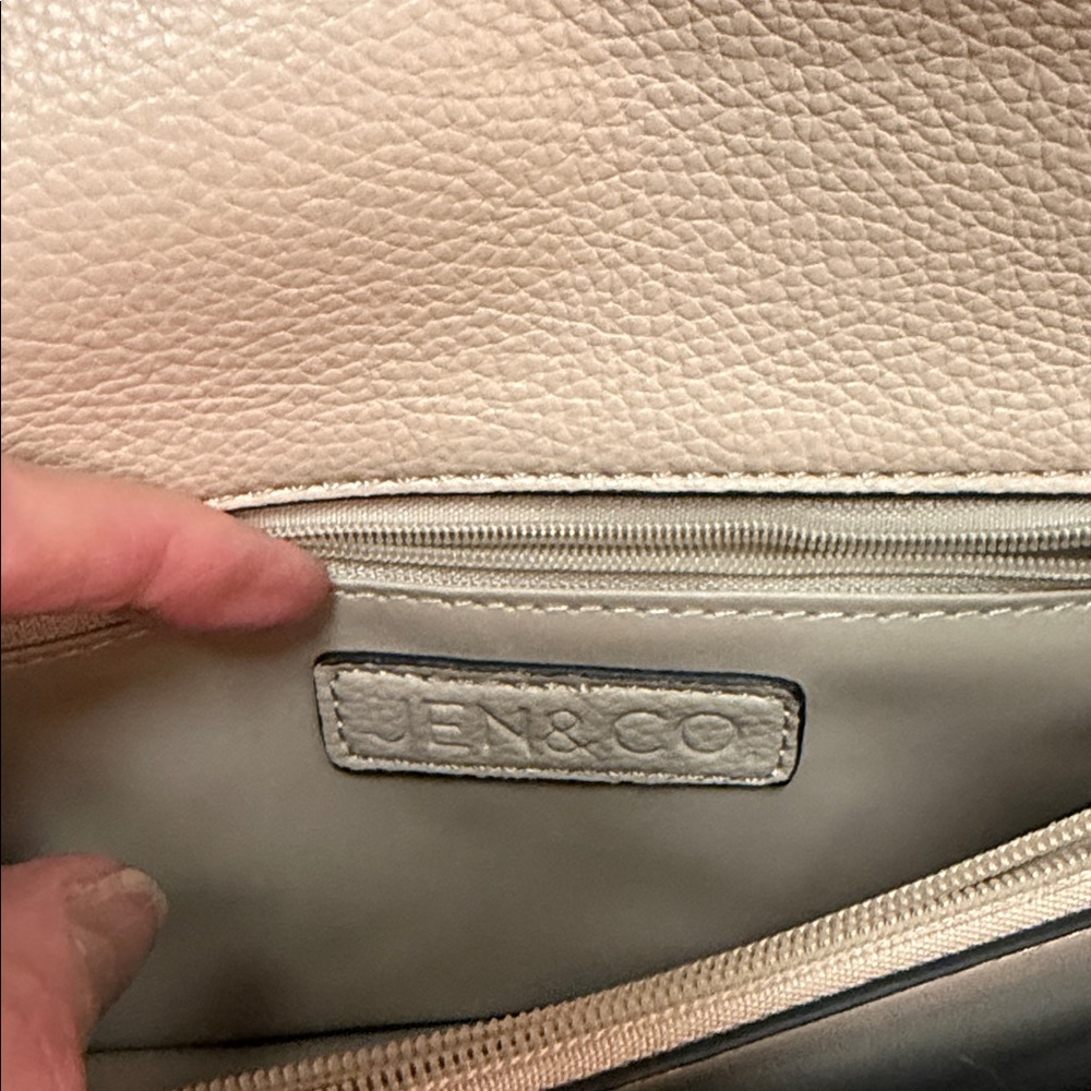 Jen & Co Elegant Beige Crossbody Bag - Picture 3 of 6
